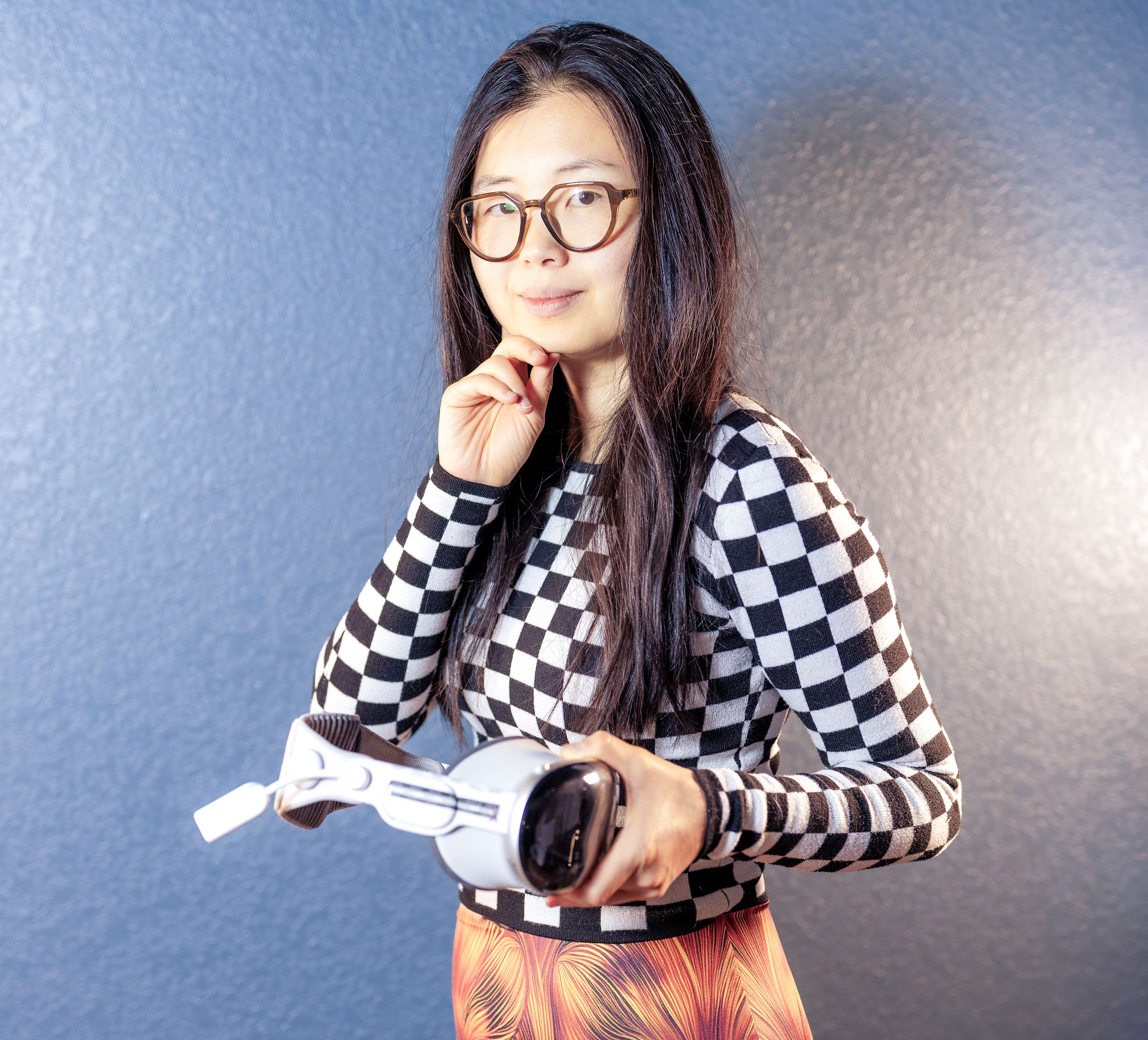 yosun holding a gucci-dev-strap AVP